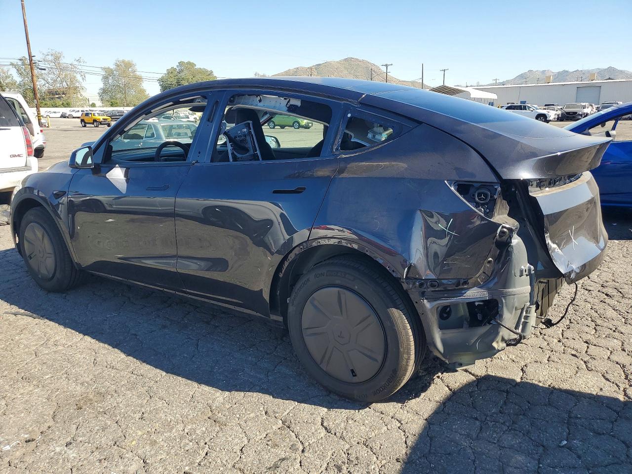 2026 TESLA MODEL Y — снимка 2