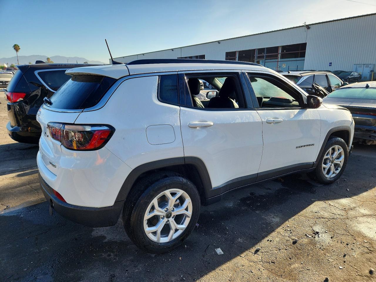 2025 JEEP COMPASS LATITUDE — снимка 3