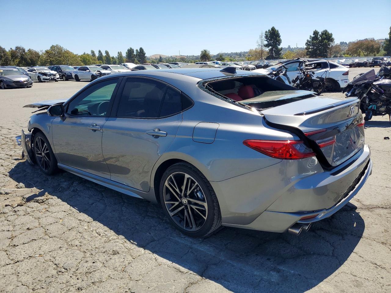 2026 TOYOTA CAMRY XSE — снимка 2