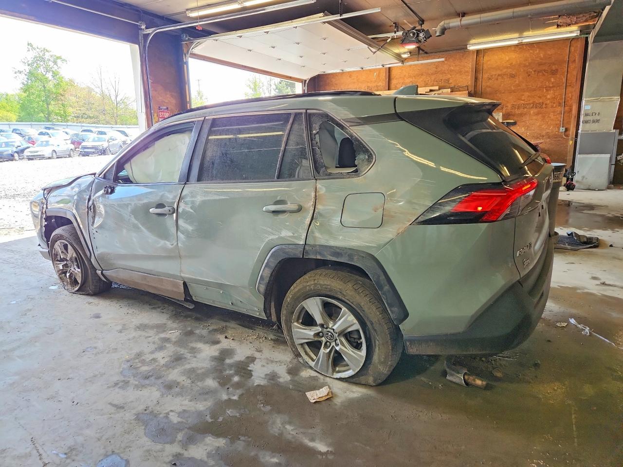 2019 TOYOTA RAV4 XLE — снимка 2