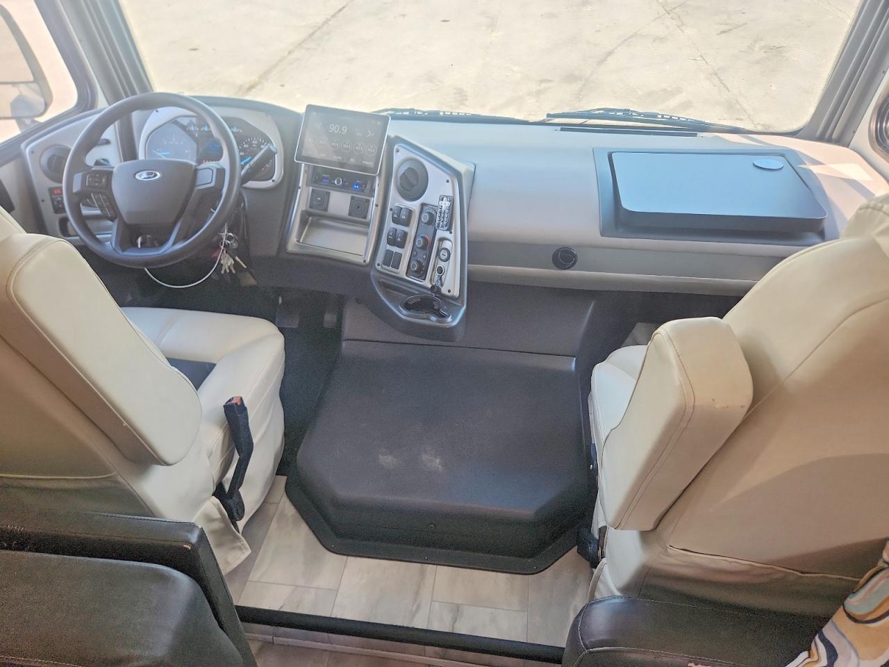 2023 FORD F53 — снимка 5