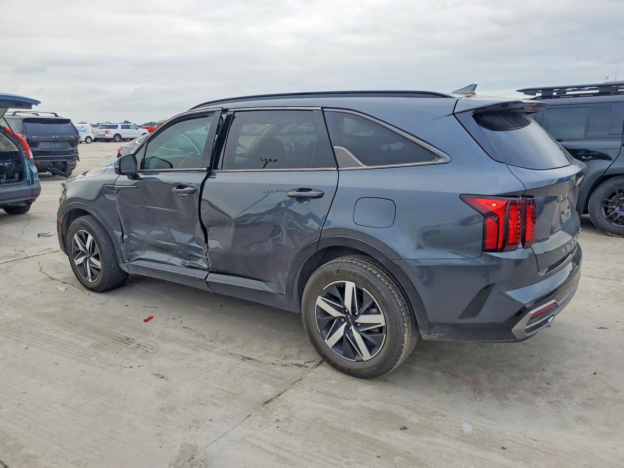 2022 KIA SORENTO S — снимка 2