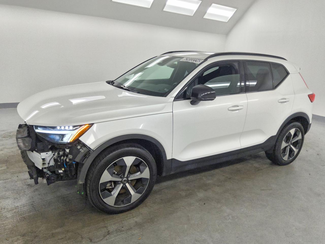 2024 VOLVO XC40 CORE