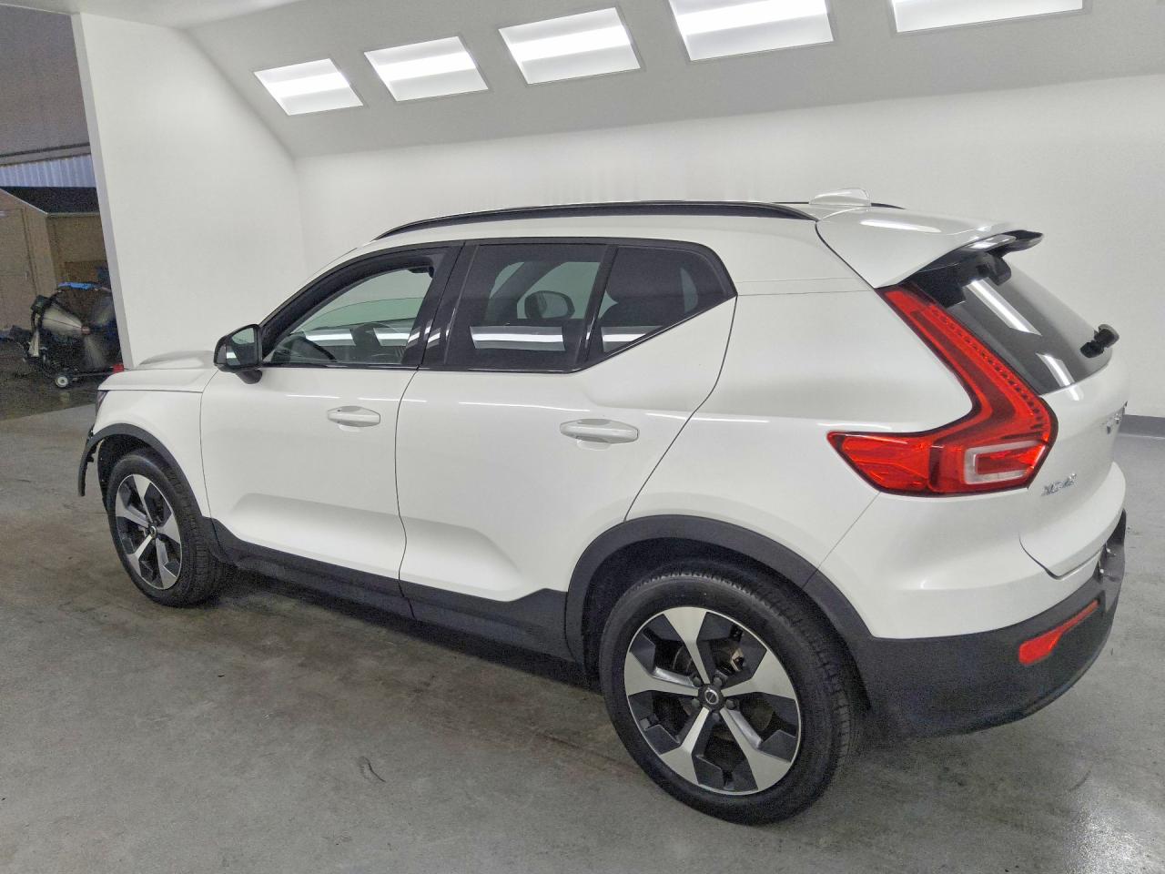 2024 VOLVO XC40 CORE — снимка 2