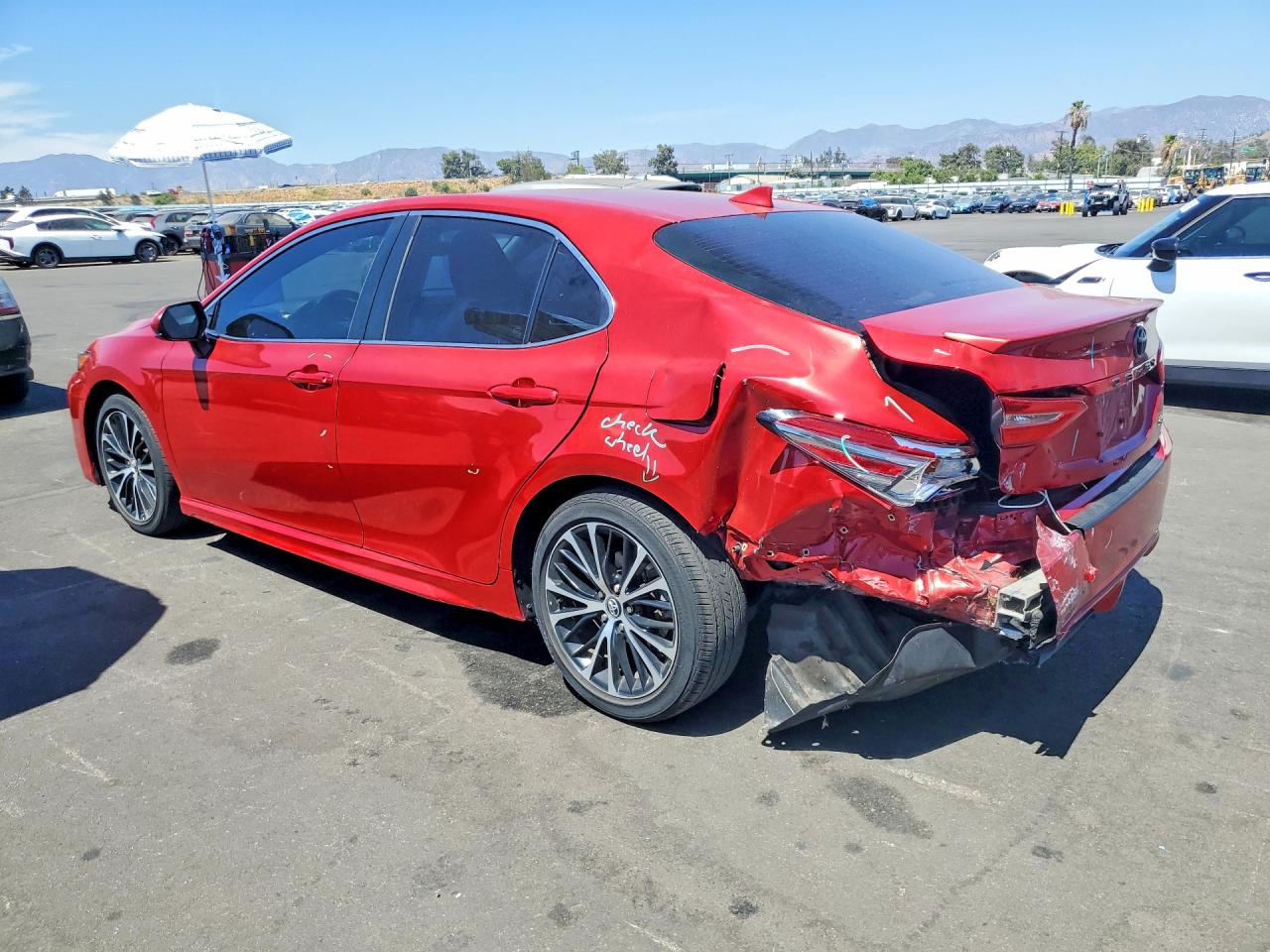 2019 TOYOTA CAMRY SE — снимка 2