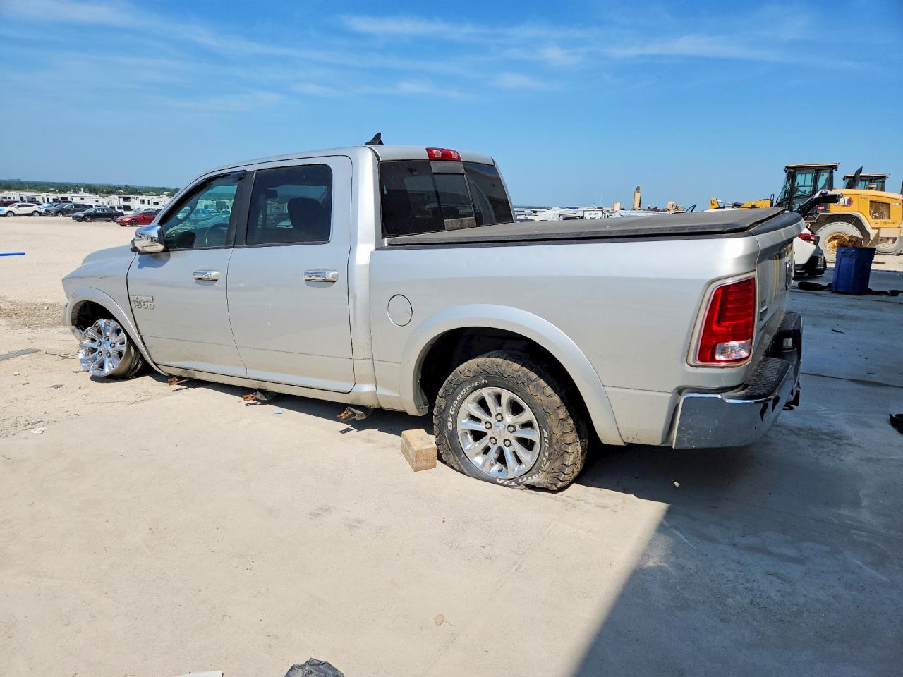 2016 RAM 1500 LARAMIE — снимка 2