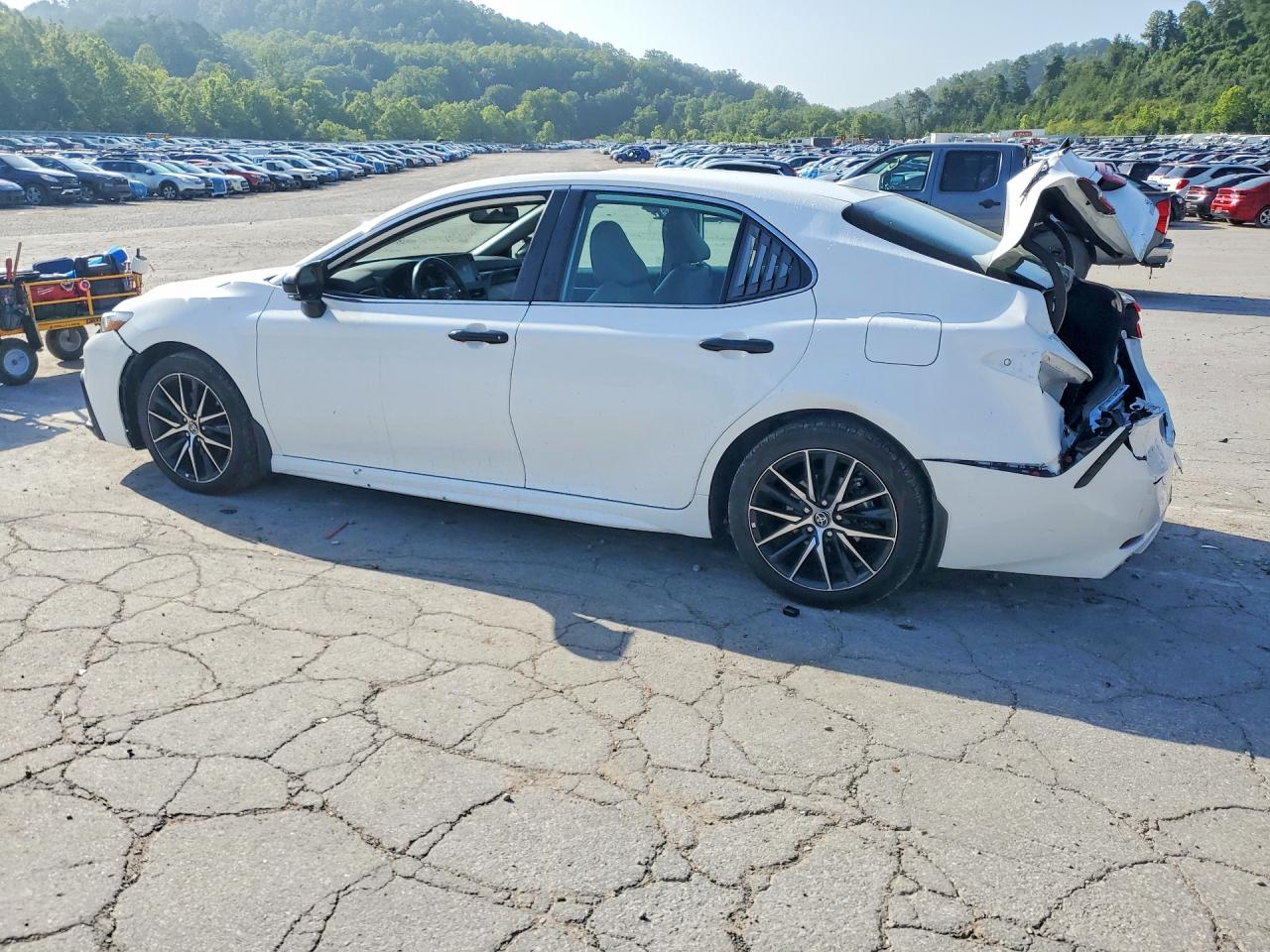 2023 TOYOTA CAMRY HYBRID SE — снимка 2