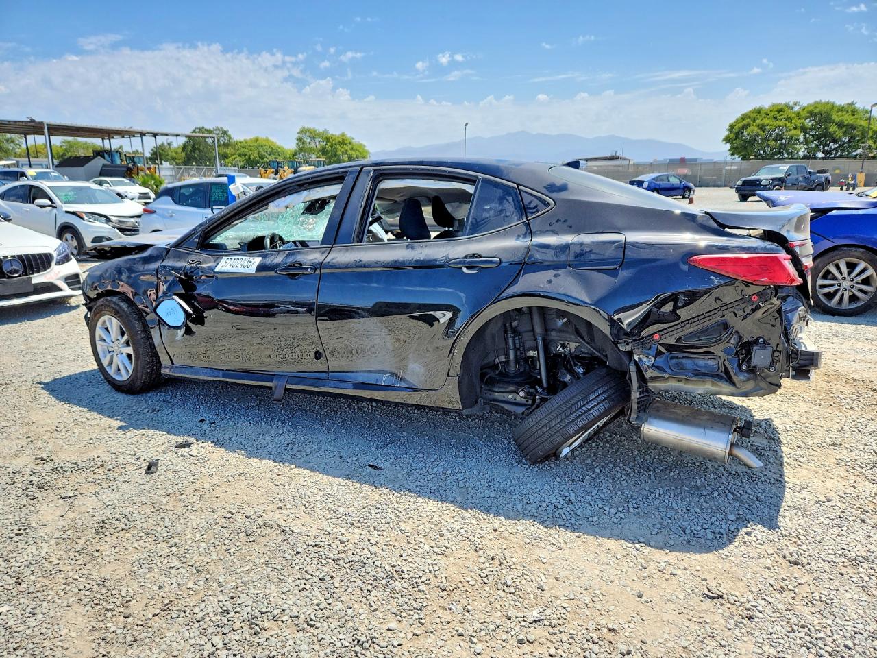 2025 TOYOTA CAMRY LE — снимка 2