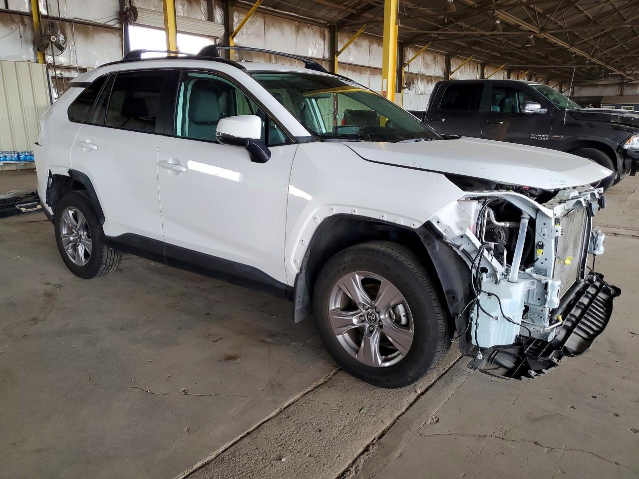 2025 TOYOTA RAV4 XLE — снимка 4