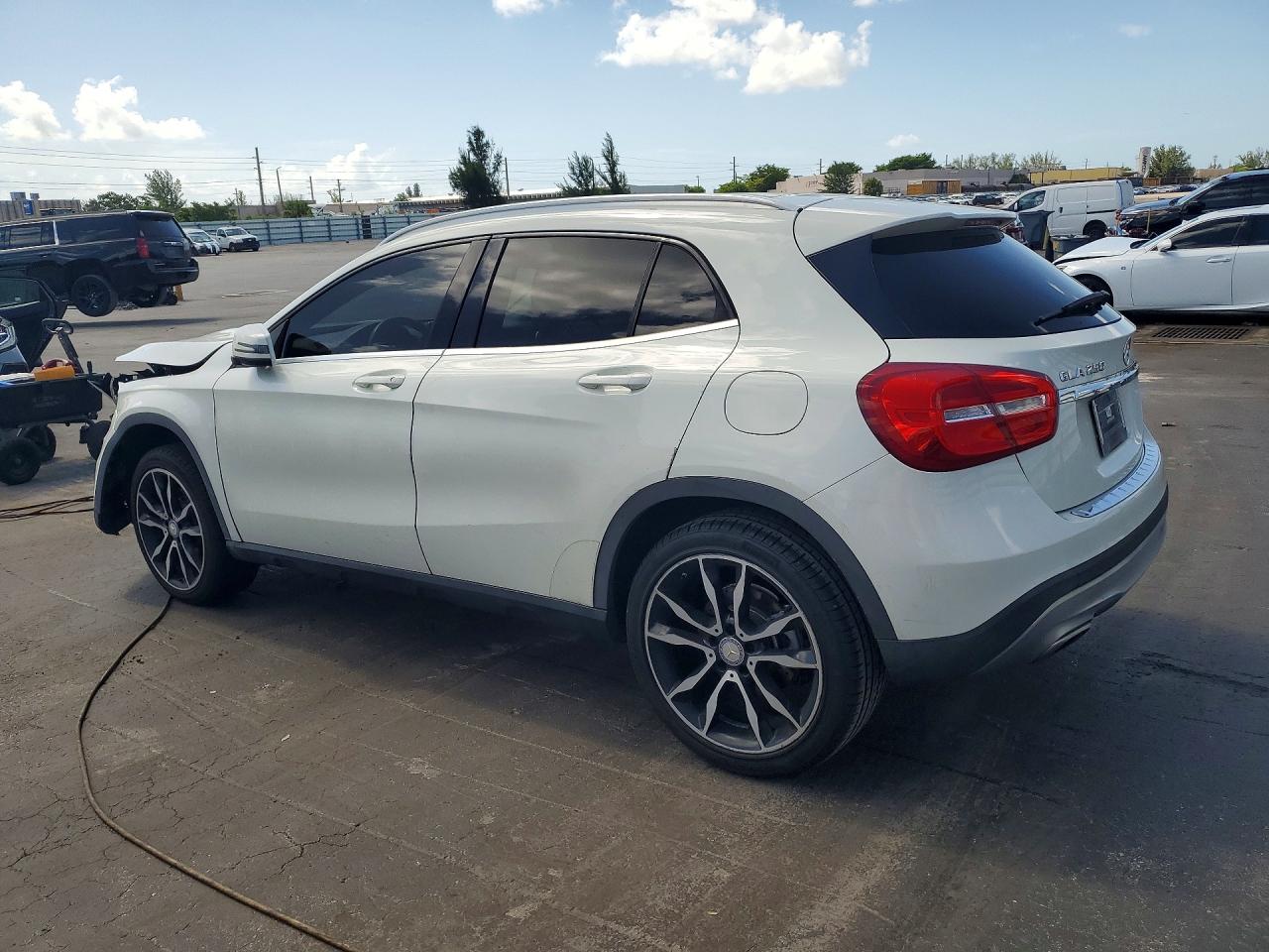 2015 MERCEDES-BENZ GLA 250 — снимка 2