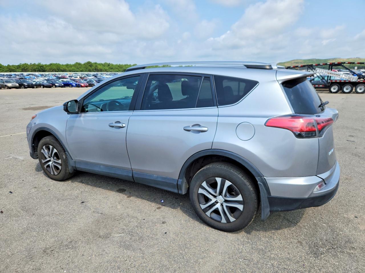 2018 TOYOTA RAV4 LE — снимка 2