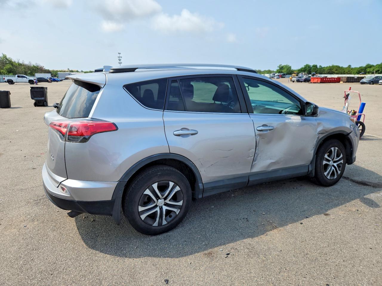 2018 TOYOTA RAV4 LE — снимка 3