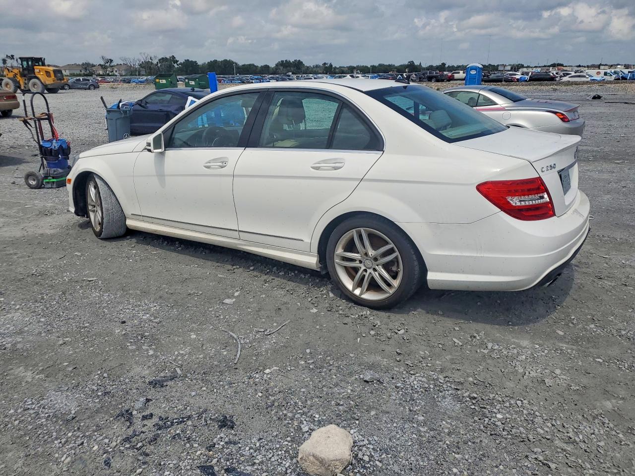 2013 MERCEDES-BENZ C 250 — снимка 2