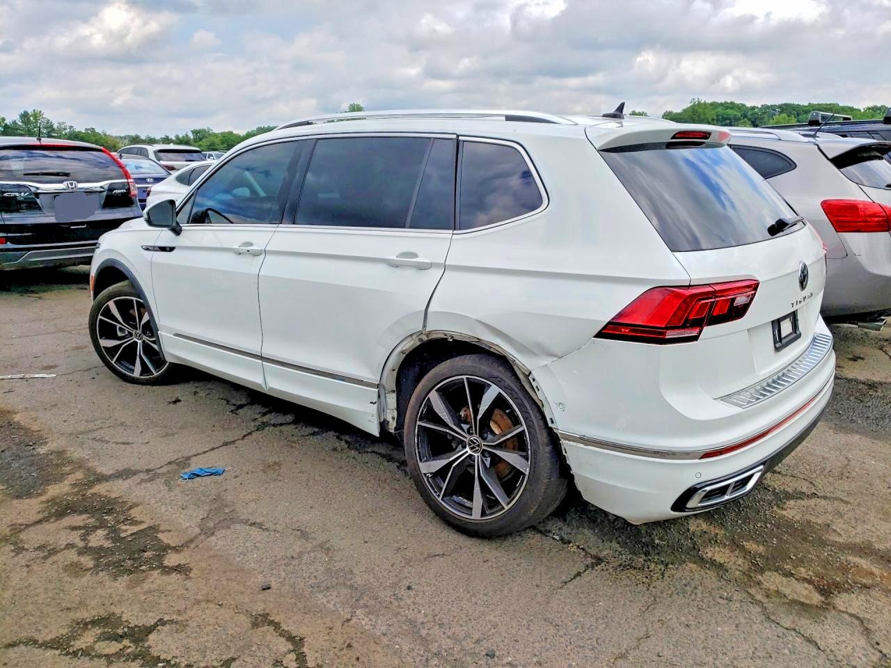 2022 VOLKSWAGEN TIGUAN SEL R-LINE — снимка 2