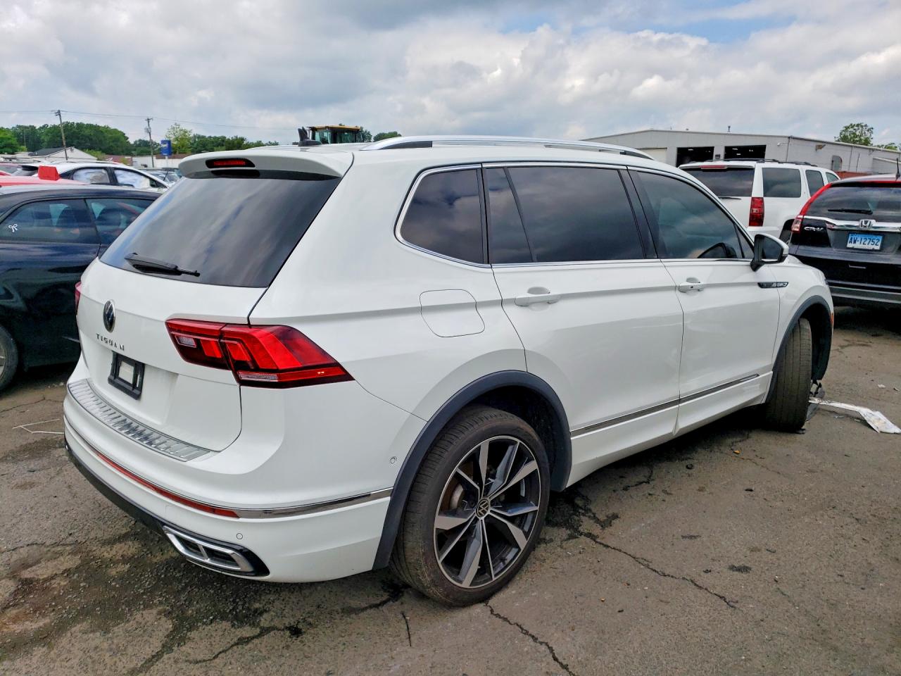 2022 VOLKSWAGEN TIGUAN SEL R-LINE — снимка 3
