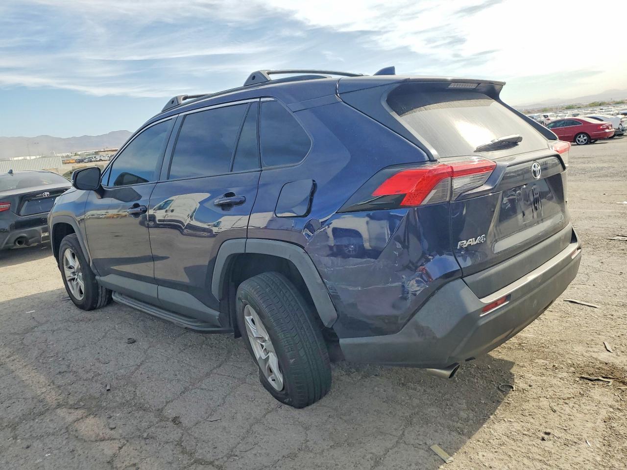 2020 TOYOTA RAV4 XLE — снимка 2