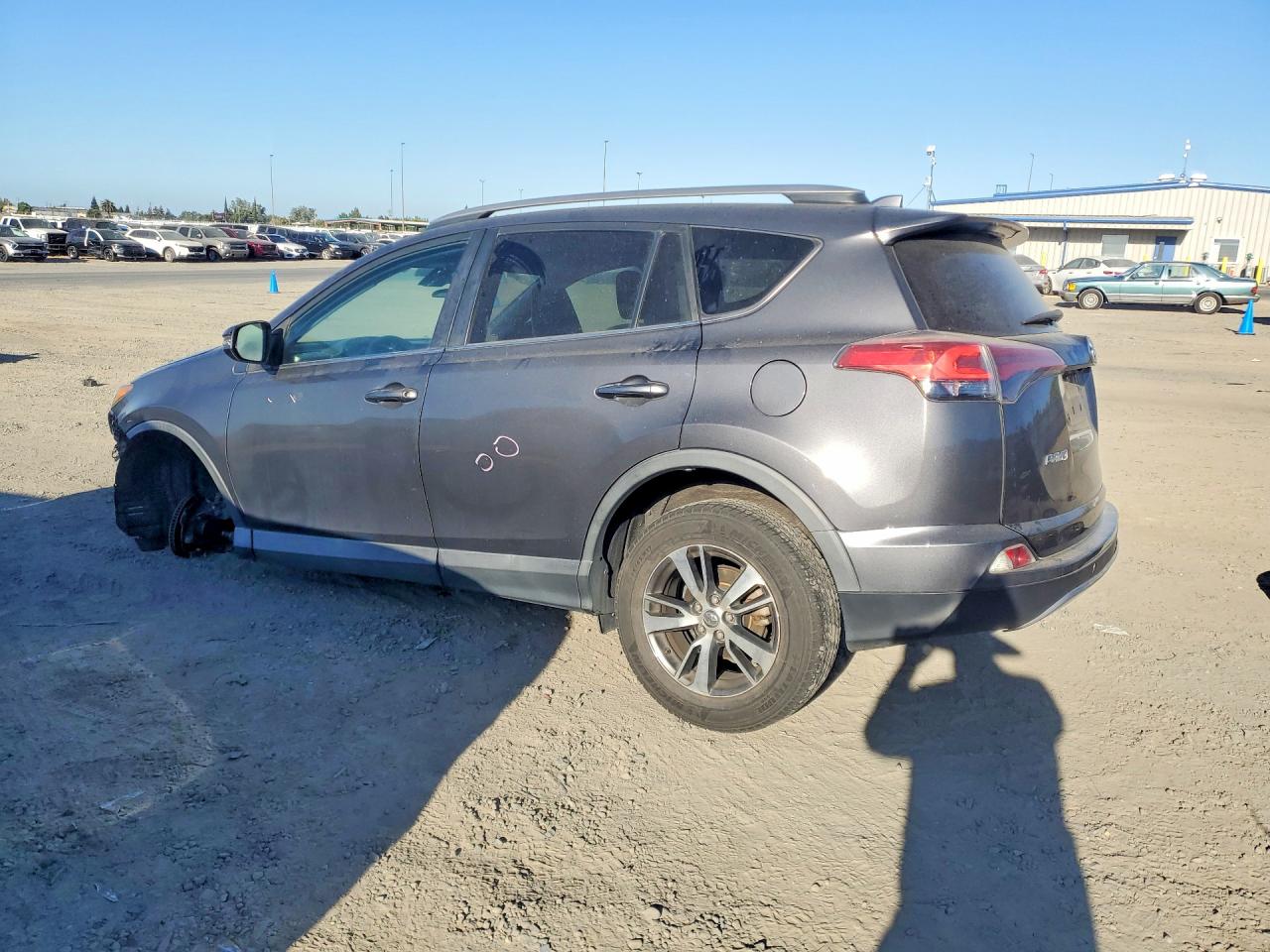 2018 TOYOTA RAV4 XLE — снимка 2
