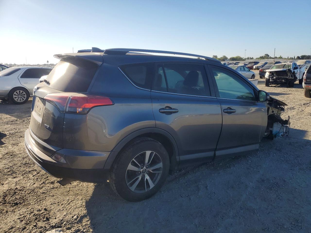 2018 TOYOTA RAV4 XLE — снимка 3