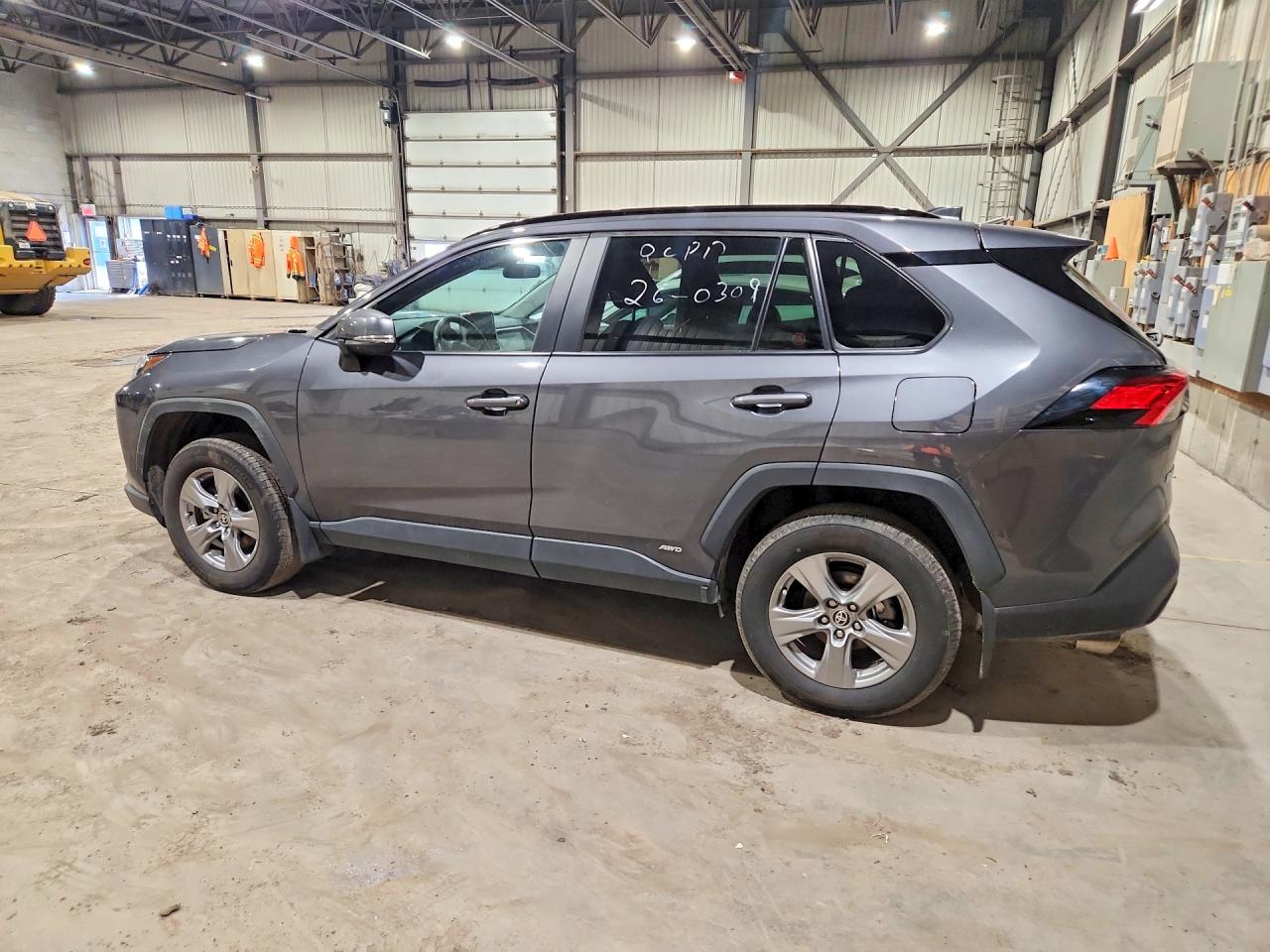 2025 TOYOTA RAV 4 XLE — снимка 2