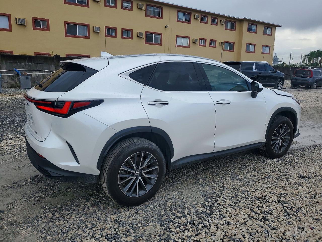 2023 LEXUS NX 250 — снимка 3