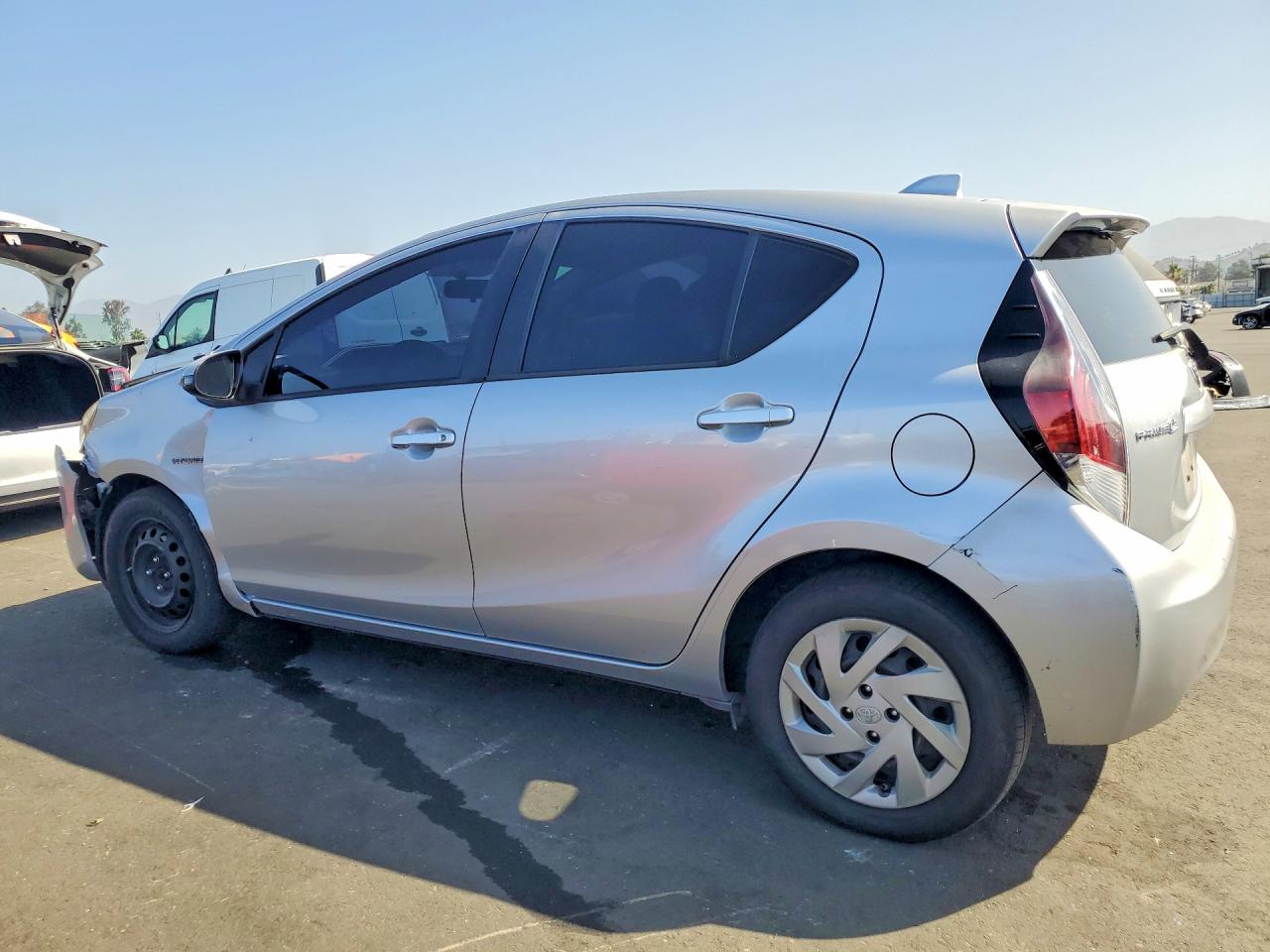 2015 TOYOTA PRIUS C ONE — снимка 2
