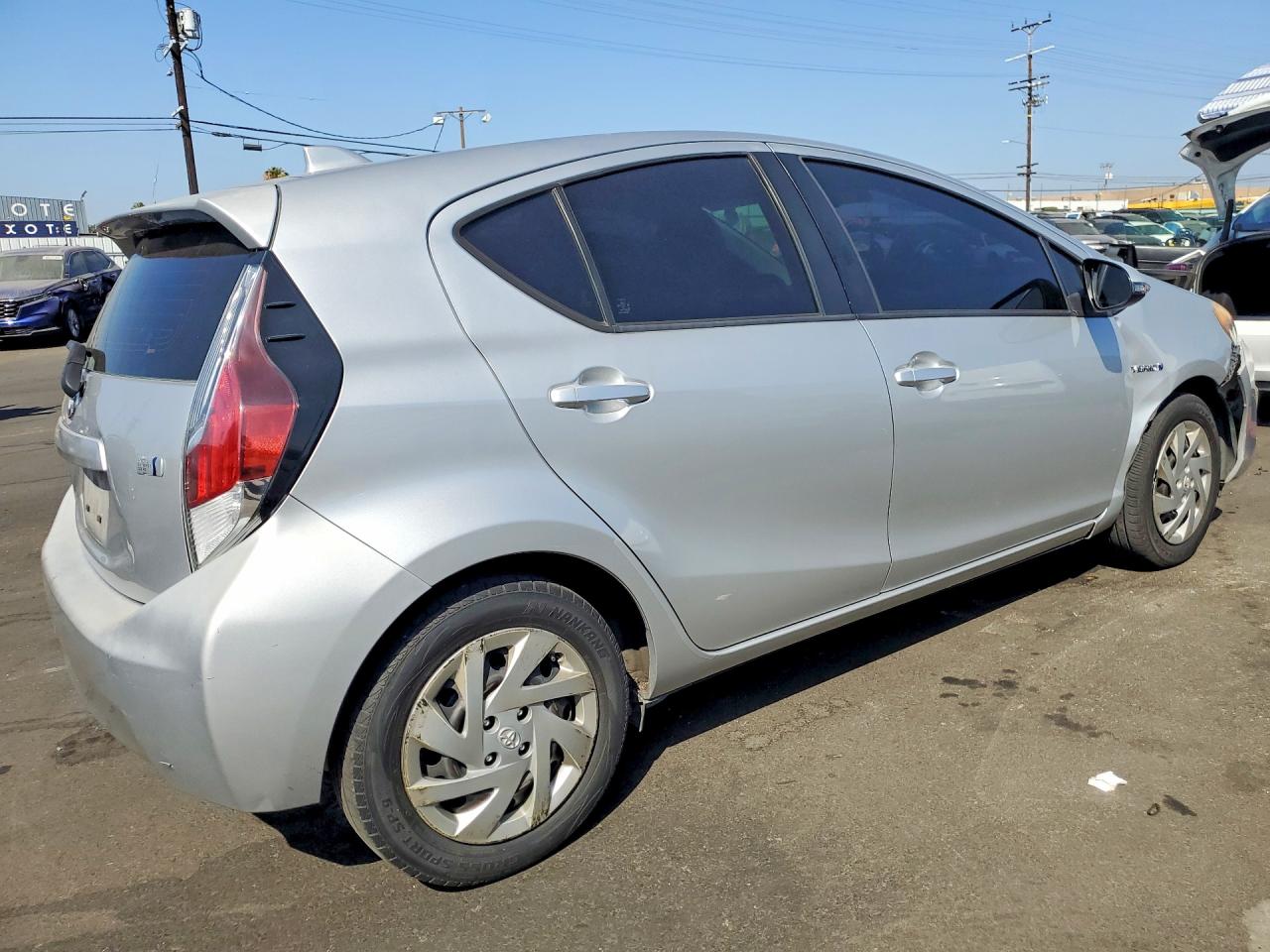 2015 TOYOTA PRIUS C ONE — снимка 3