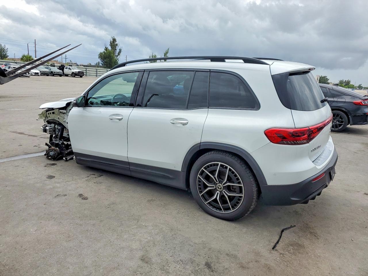 2023 MERCEDES-BENZ EQB 350 4MATIC — снимка 2
