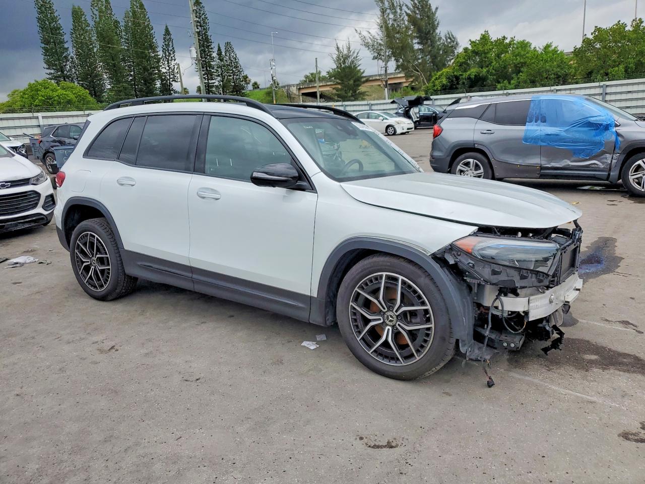 2023 MERCEDES-BENZ EQB 350 4MATIC — снимка 4