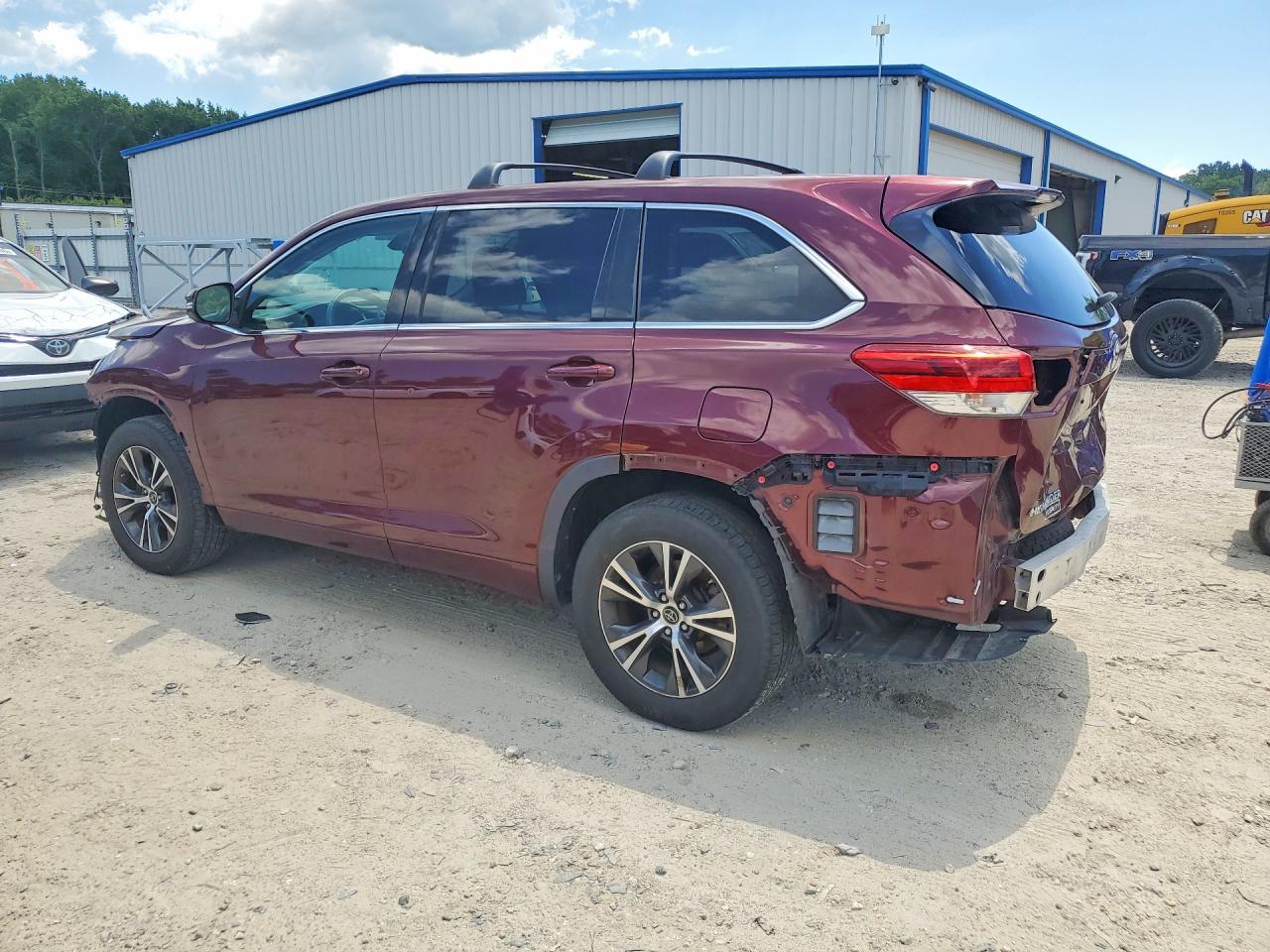 2017 TOYOTA HIGHLANDER LE — снимка 2