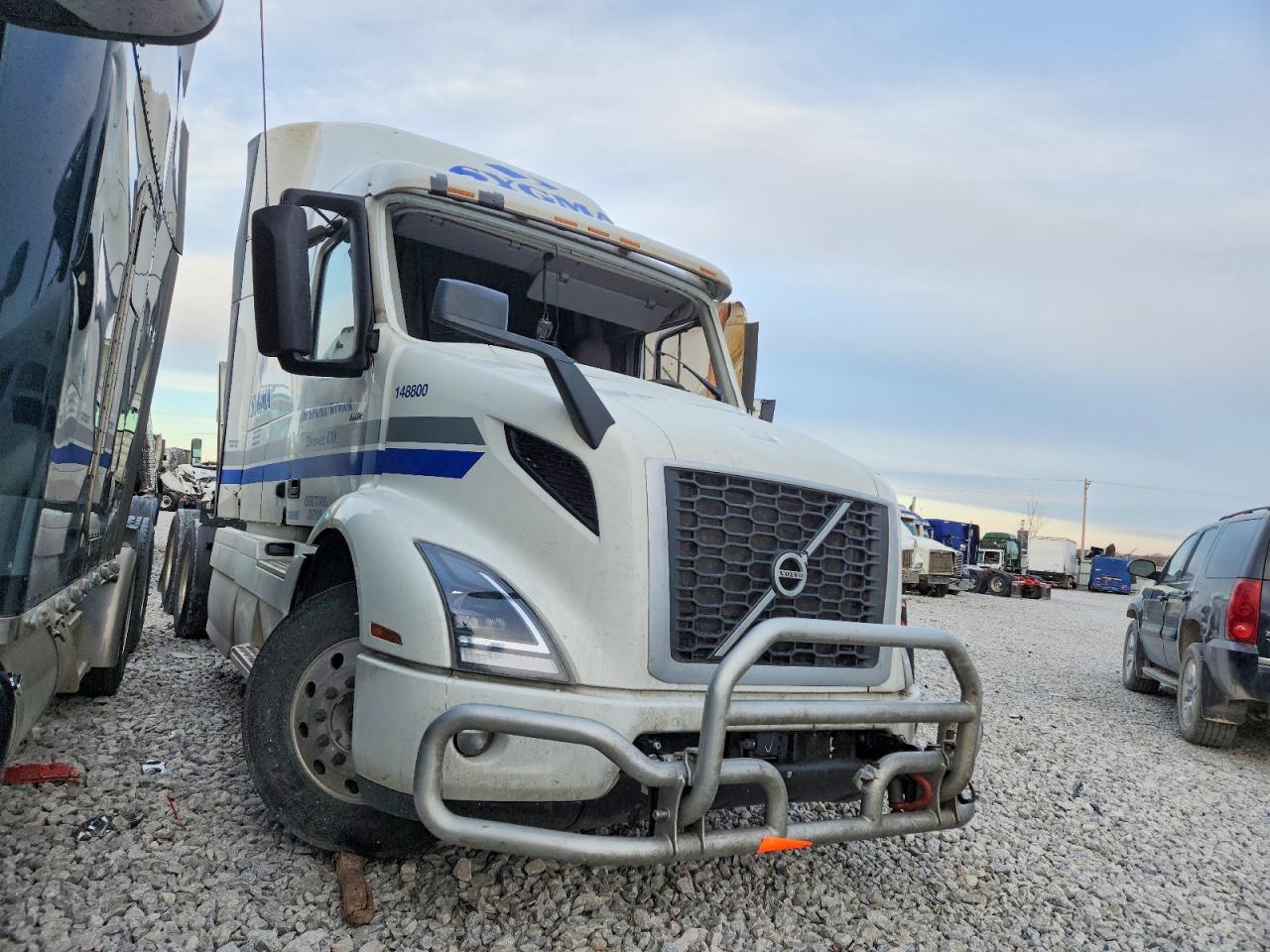 2025 VOLVO VNR
