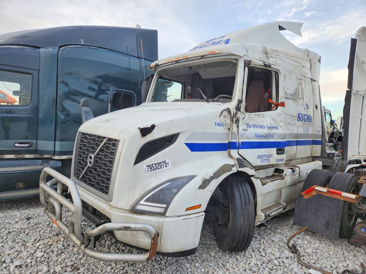 2025 VOLVO VNR — снимка 2