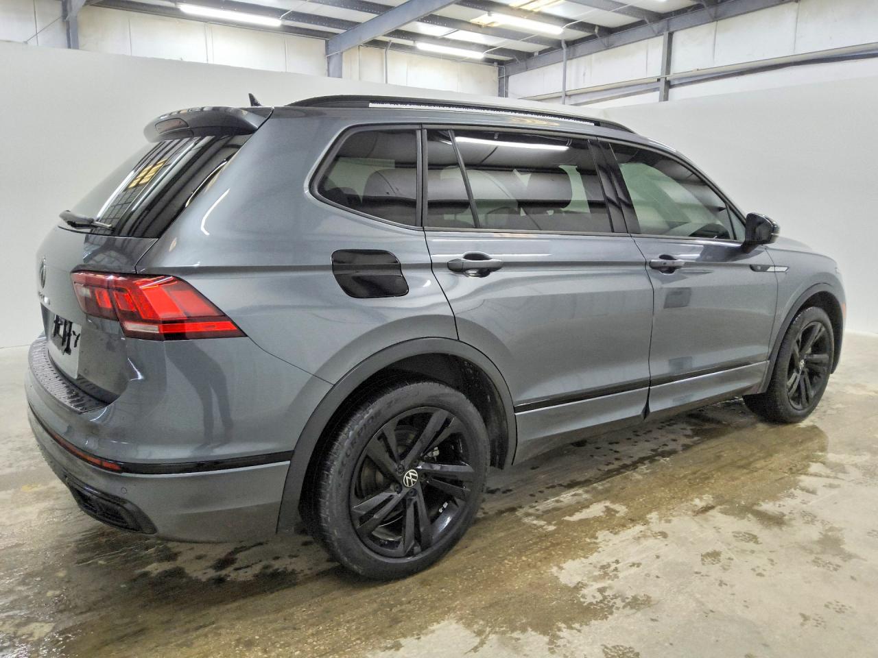 2023 VOLKSWAGEN TIGUAN SE R-LINE BLACK — снимка 3