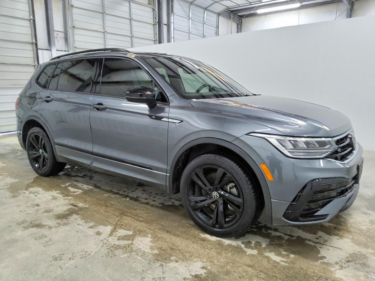 2023 VOLKSWAGEN TIGUAN SE R-LINE BLACK — снимка 4