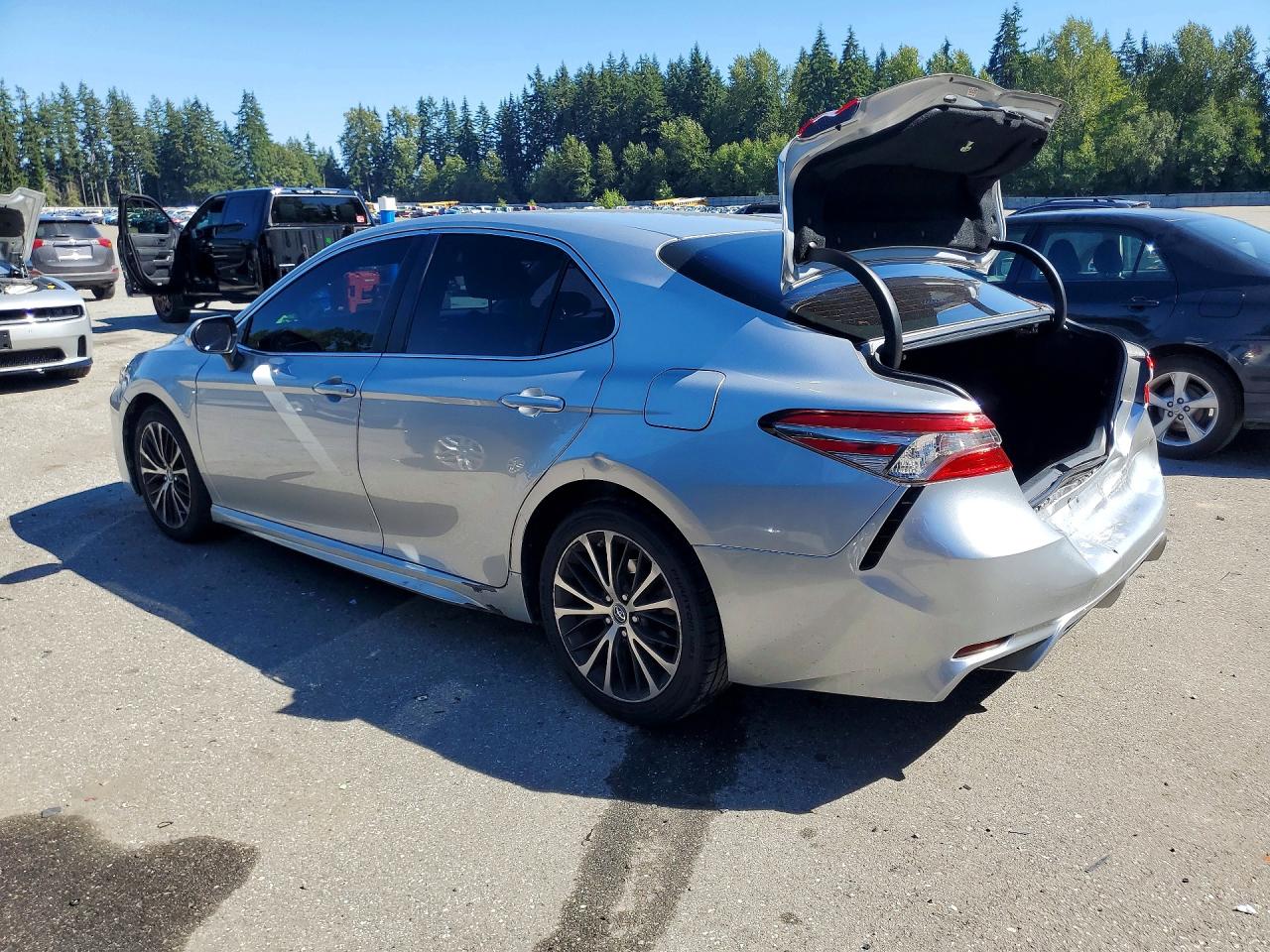 2018 TOYOTA CAMRY SE — снимка 2