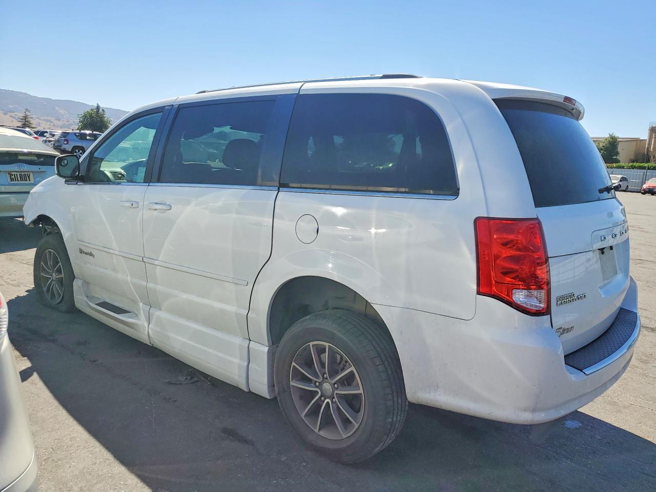 2017 DODGE GRAND CARAVAN SXT — снимка 2