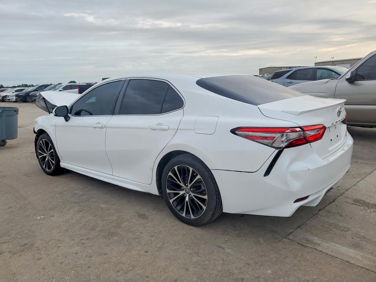 2018 TOYOTA CAMRY SE — снимка 2