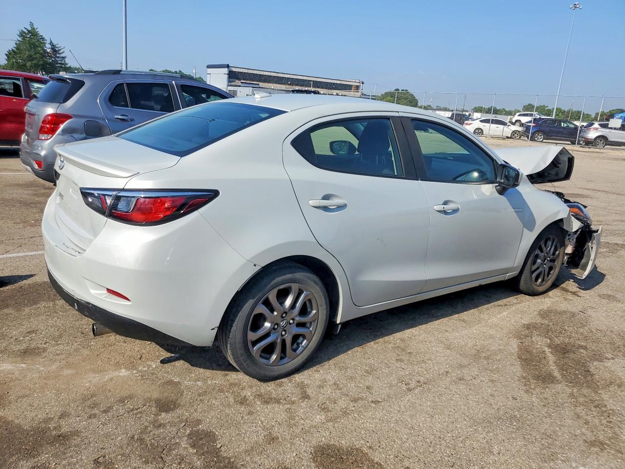 2019 TOYOTA YARIS LE — снимка 3