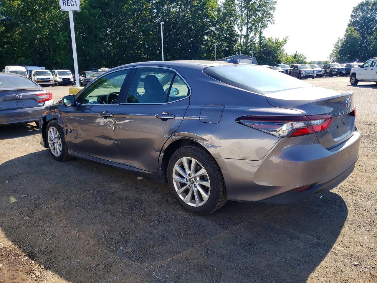 2021 TOYOTA CAMRY LE — снимка 2