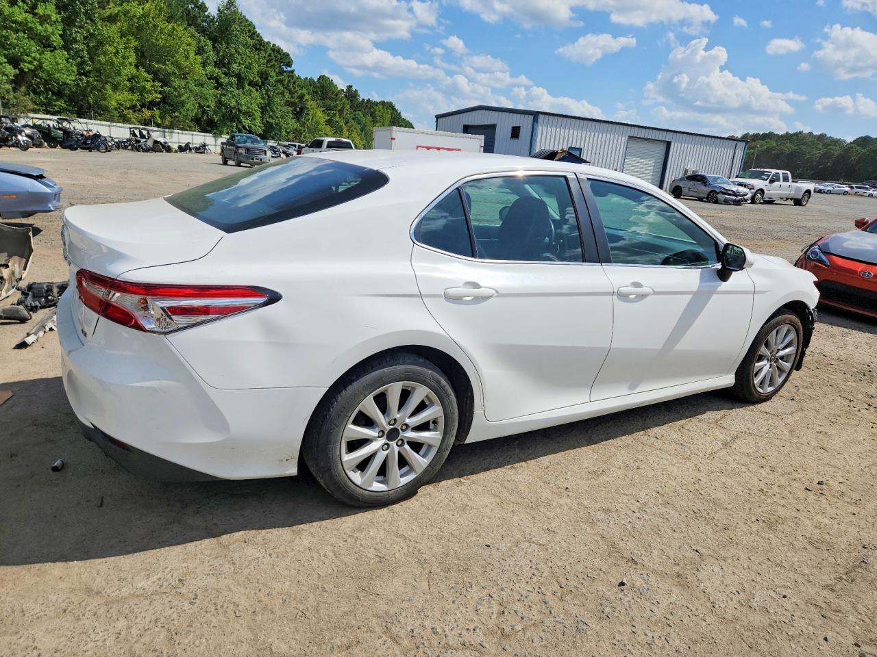 2018 TOYOTA CAMRY LE — снимка 3