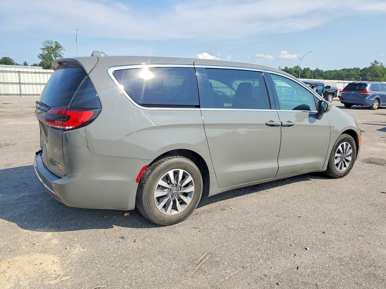 2022 CHRYSLER PACIFICA HYBRID TOURING L — снимка 3