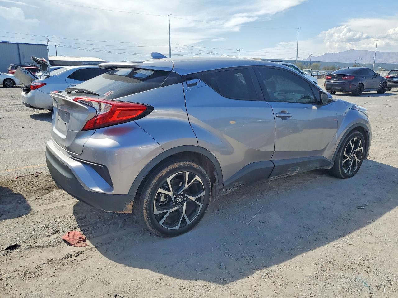 2020 TOYOTA C-HR XLE — снимка 3