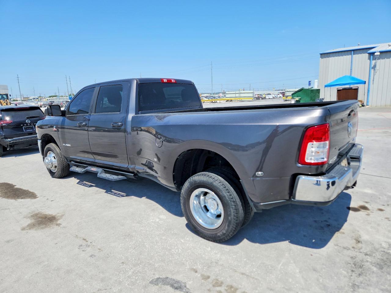 2021 RAM 3500 BIG HORN — снимка 2