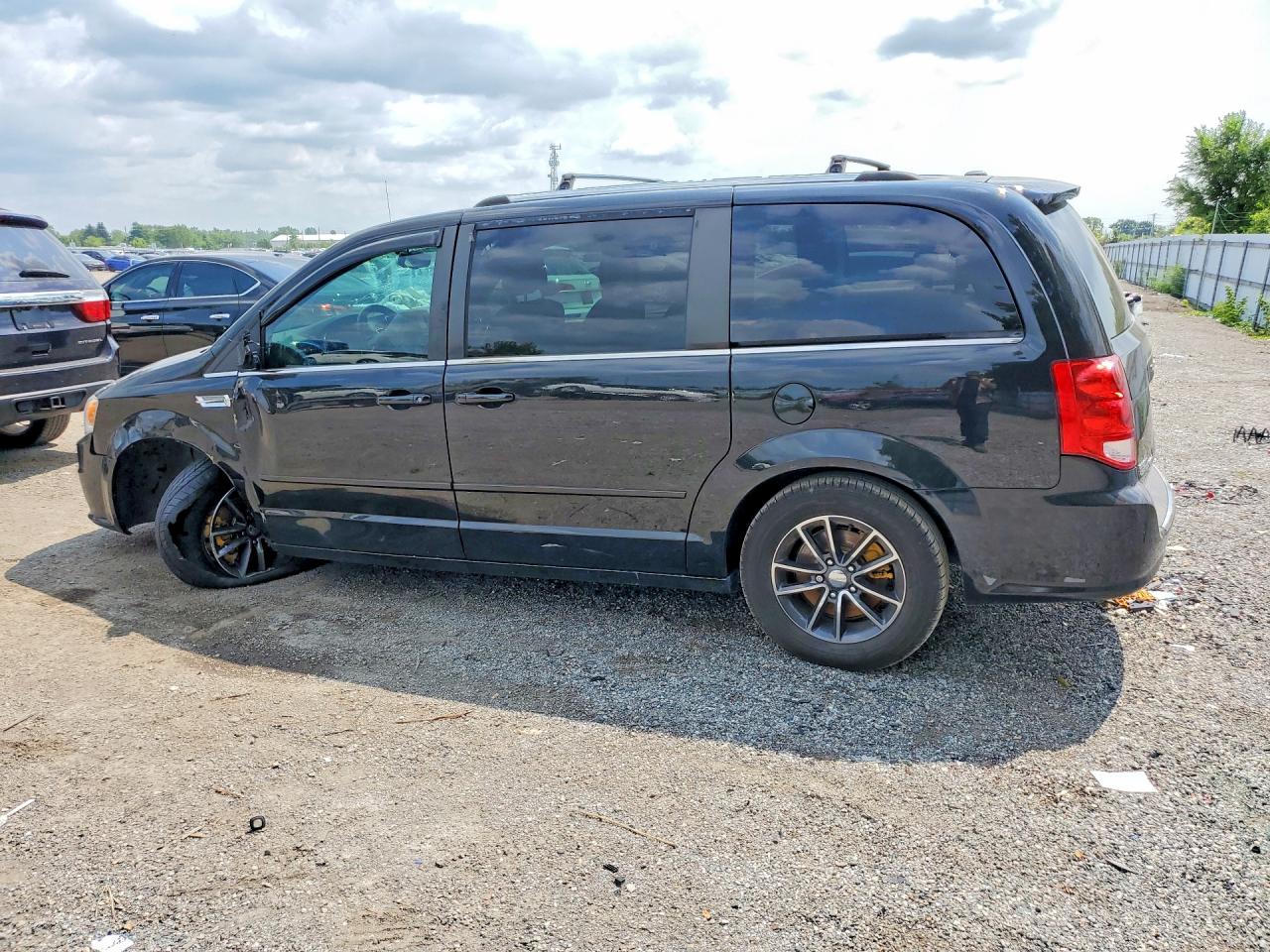 2017 DODGE GRAND CARAVAN SE — снимка 2