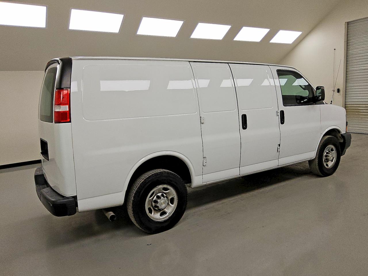 2021 CHEVROLET EXPRESS G2500 — снимка 3