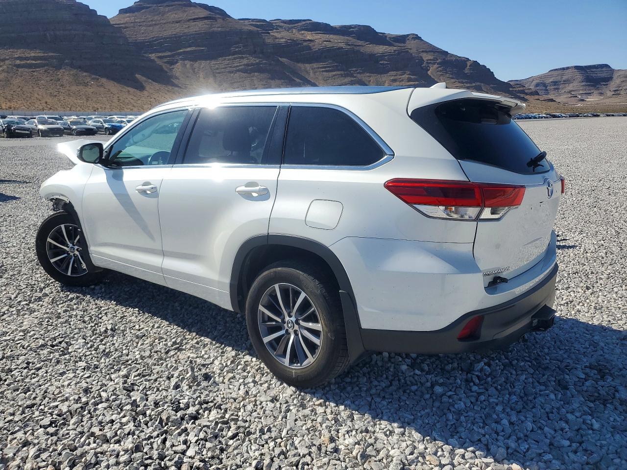 2017 TOYOTA HIGHLANDER XLE — снимка 2
