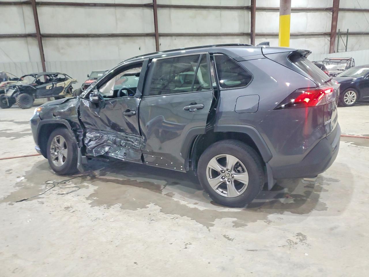 2025 TOYOTA RAV4 XLE — снимка 2