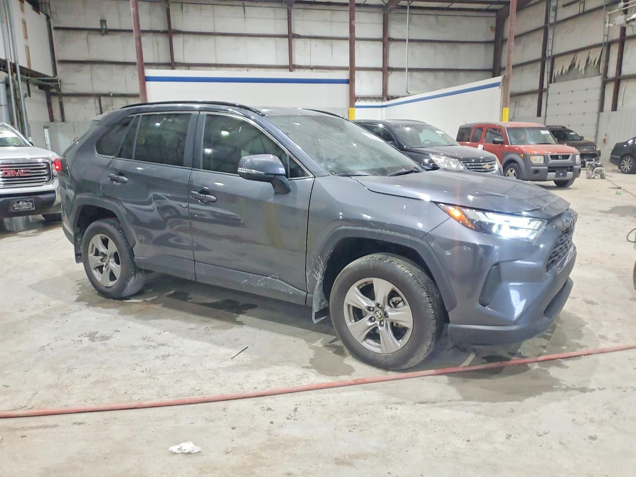 2025 TOYOTA RAV4 XLE — снимка 4