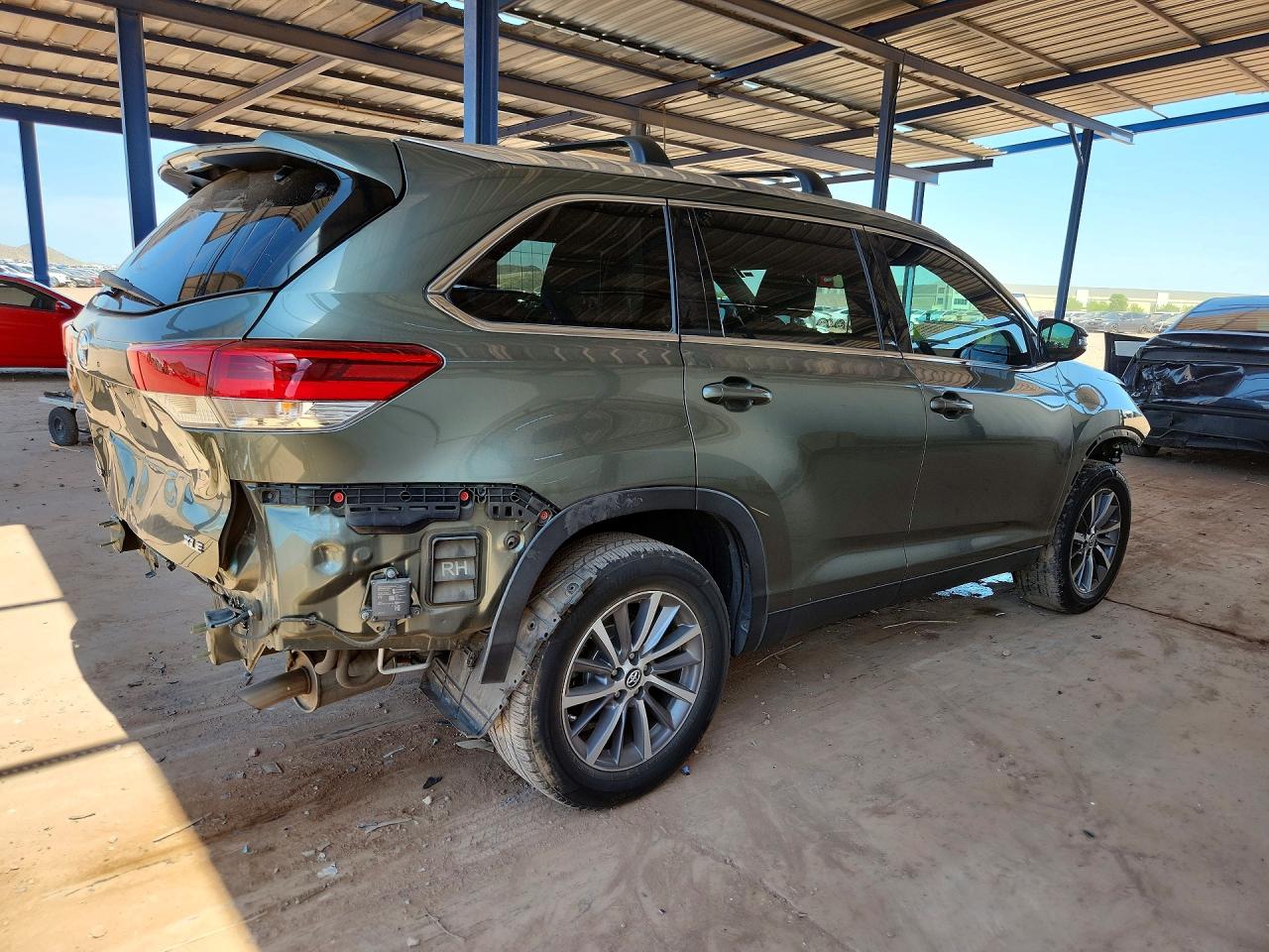 2019 TOYOTA HIGHLANDER XLE — снимка 3