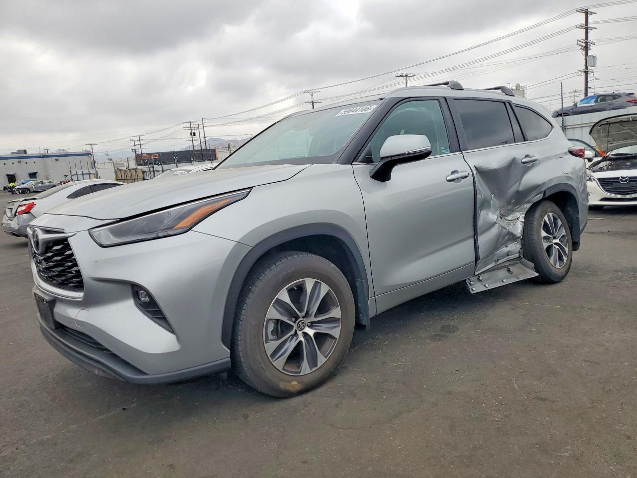 2024 TOYOTA HIGHLANDER XLE