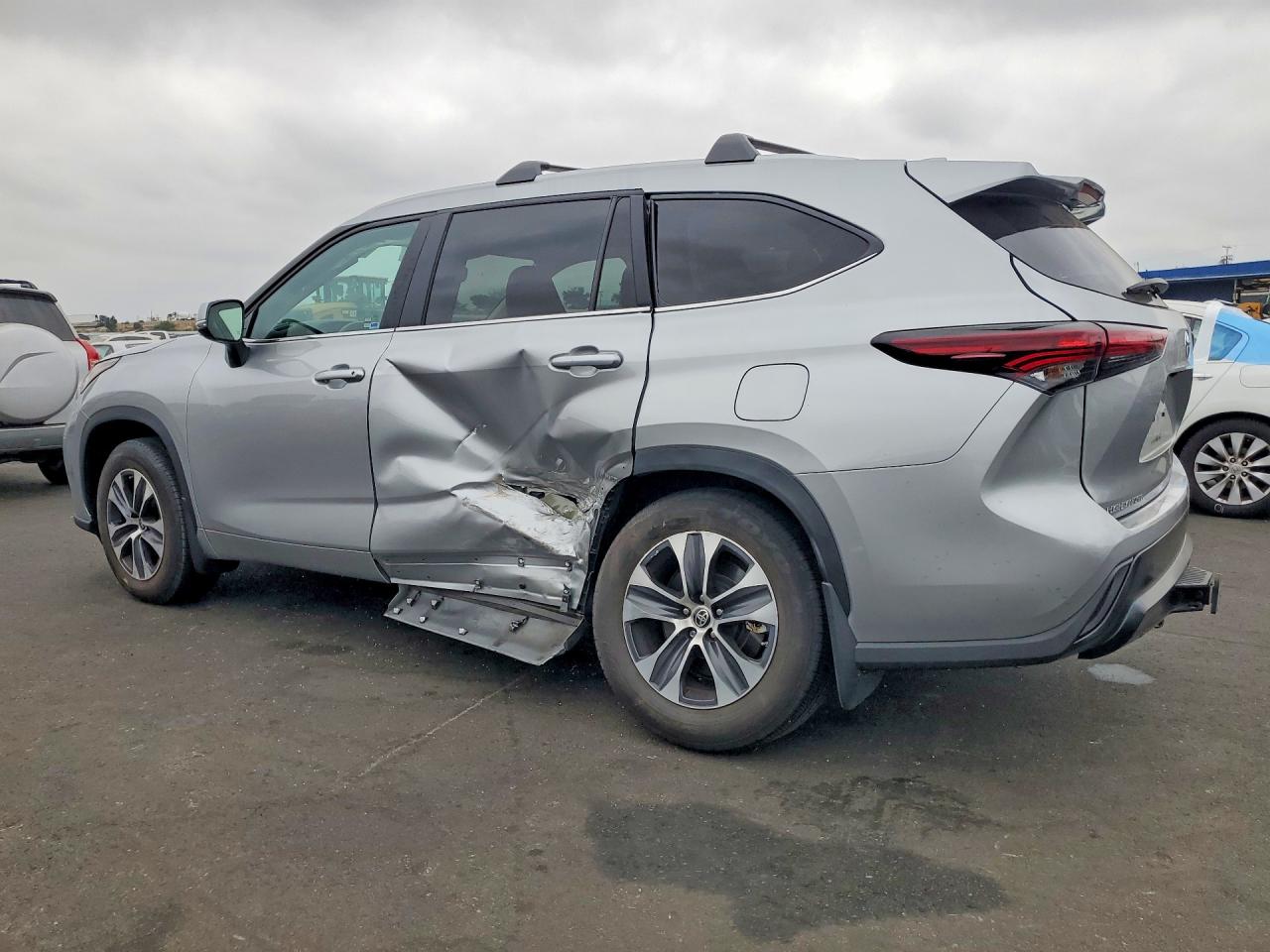 2024 TOYOTA HIGHLANDER XLE — снимка 2